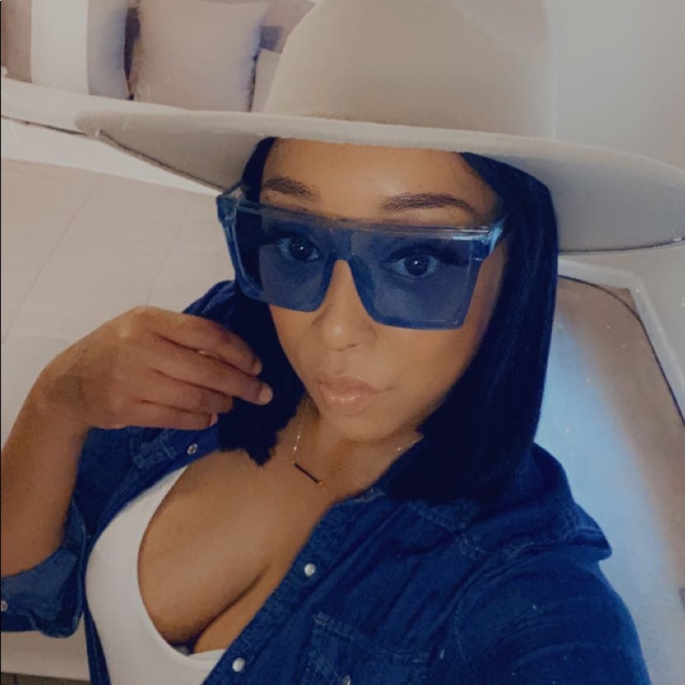 Meet your Posher, China Red